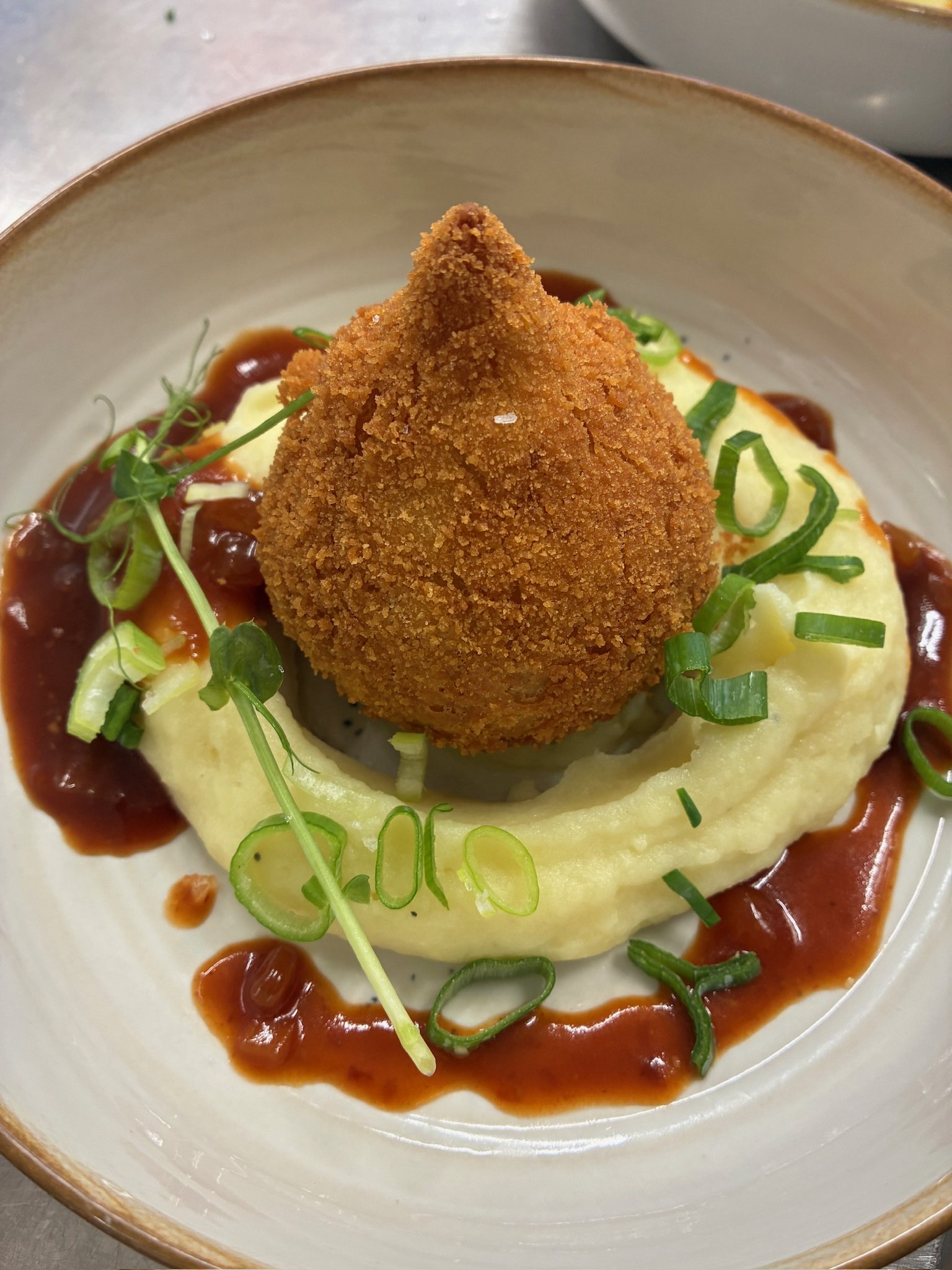 Croquette croustillante sur purée maison